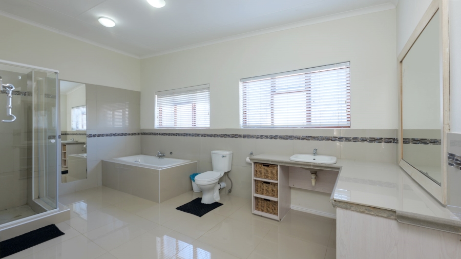 5 Bedroom Property for Sale in Bredasdorp Western Cape